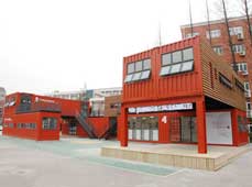 集裝箱建筑： 大學(xué)生創(chuàng)意設(shè)計(jì)實(shí)踐基地