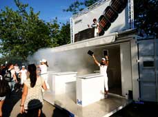 Osheaga音樂(lè)節(jié)上的pop-up式集裝箱房屋