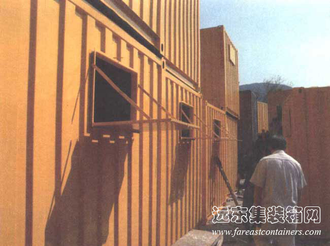 已改造完成的集裝箱上安裝空調(diào)機(jī)的窗口,集裝箱建筑,集裝箱房屋,集裝箱住宅,集裝箱活動房,住人集裝箱