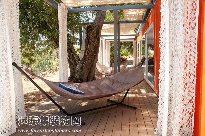 集裝箱別墅門前的寬敞陽臺(tái)空間