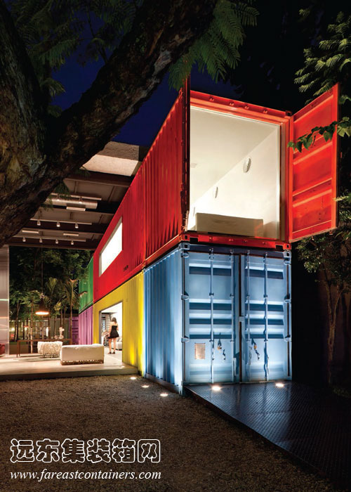 集裝箱建筑:“十日談”集裝箱家具店的集裝箱展示廳外觀
