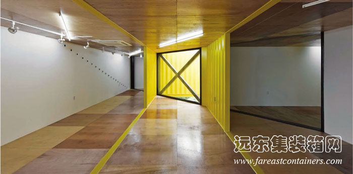 開(kāi)敞集裝箱學(xué)校的內(nèi)部空間