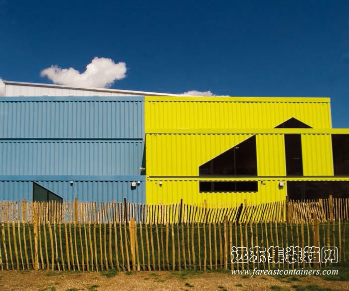 集裝箱建筑:Dunraven 集裝箱體育館的巨大窗洞口