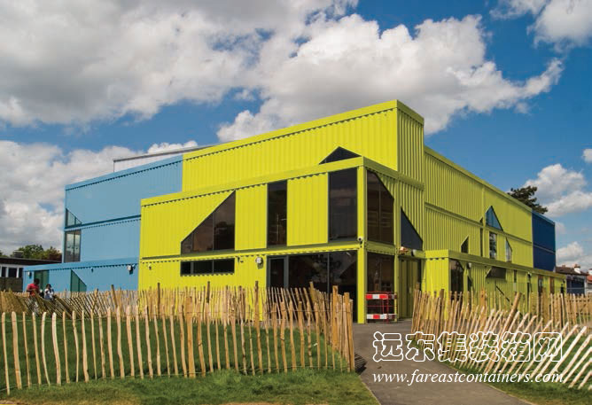 集裝箱建筑:Dunraven 集裝箱體育館的入口處
