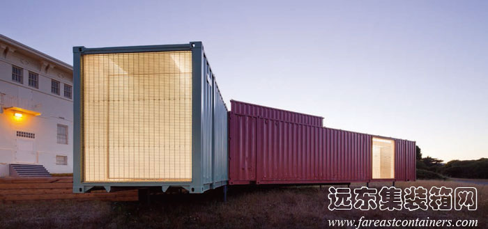 夜色中的集裝箱建筑: Triskelion 集裝箱美術館