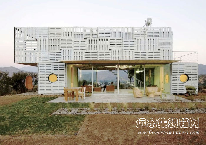 Infiniski Manifesto House 集裝箱別墅白色貨運(yùn)板一面