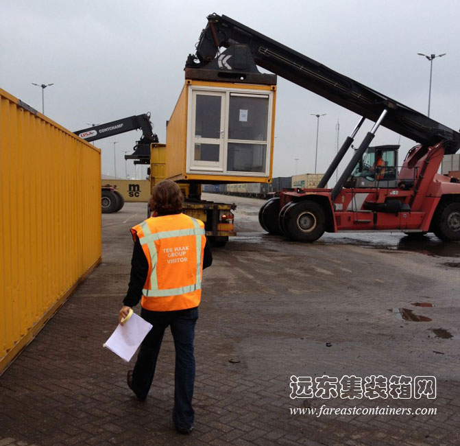 英國布賴頓集裝箱公寓單元在制造地進行內(nèi)外整體目檢