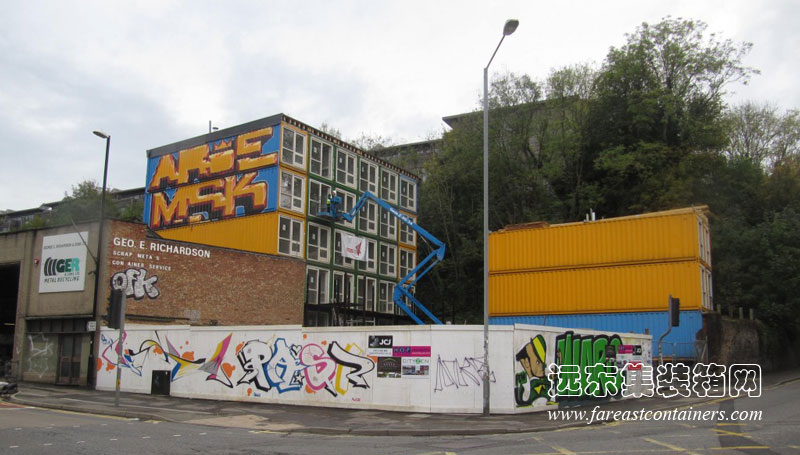 英國(guó)布賴頓集裝箱公寓屋頂部分的安裝