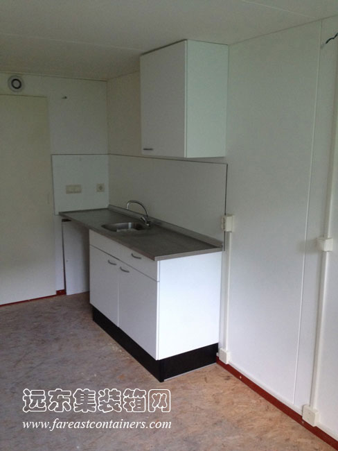 英國(guó)布賴頓集裝箱公寓內(nèi)部管線插頭及供熱系統(tǒng)的安裝